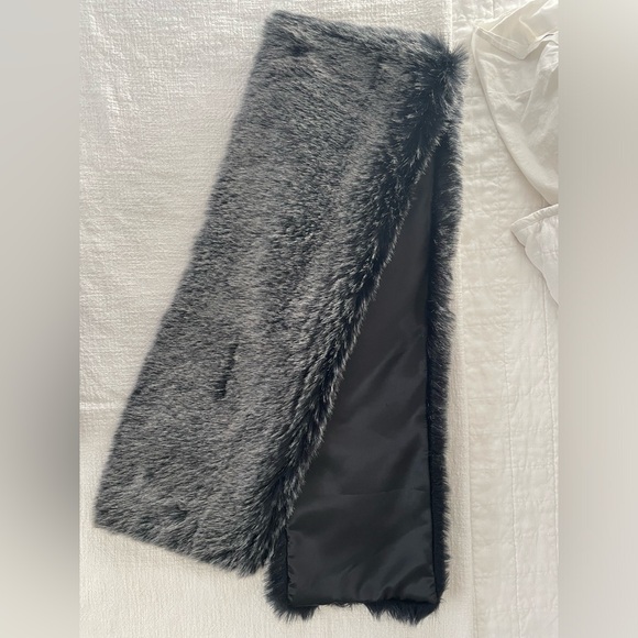 Faux Fur Winter Stole - Picture 3 of 6
